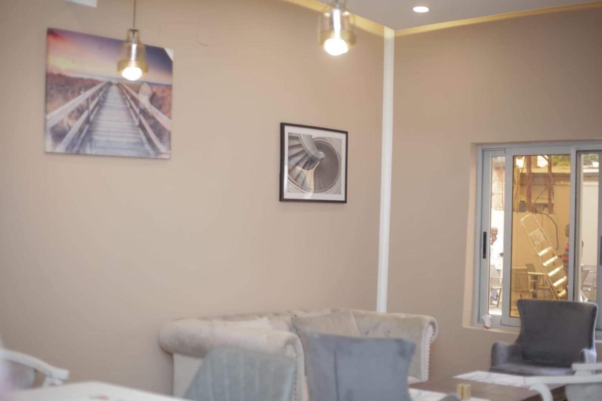 Owandja House Lubumbashi Hotel Ngoại thất bức ảnh